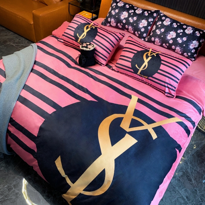 91家纺网 家纺一手货源 找家纺 花沐家居 2023新款活性数码印花牛奶绒四件套-场景1 条纹