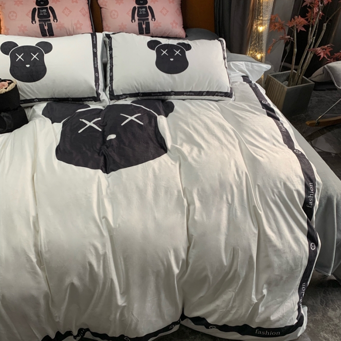 91家纺网 家纺一手货源 找家纺 花沐家居 2023新款活性数码印花牛奶绒四件套-场景1 小白熊