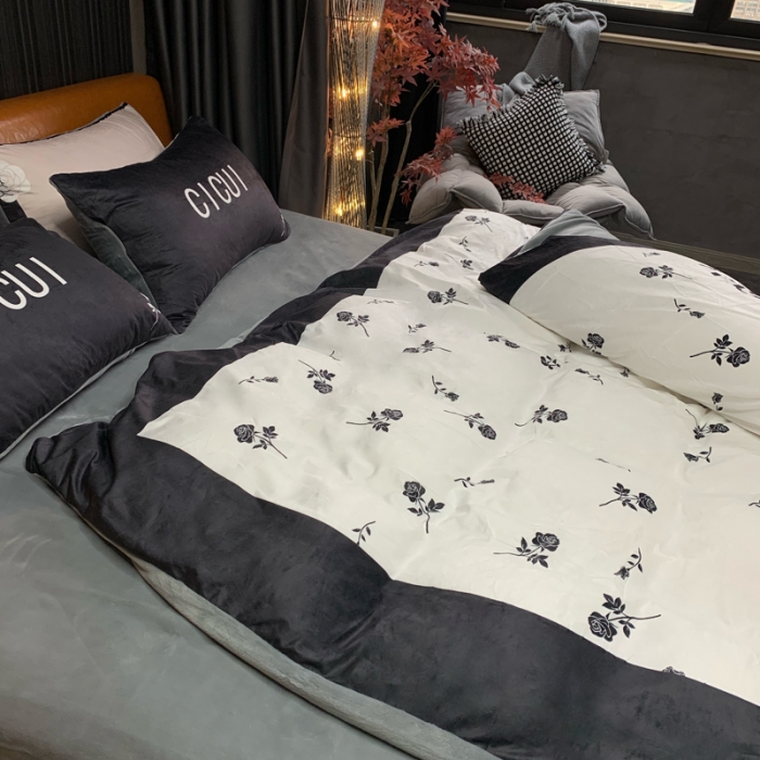 91家纺网 家纺一手货源 找家纺 花沐家居 2023新款活性数码印花牛奶绒四件套-场景1 小古黑花