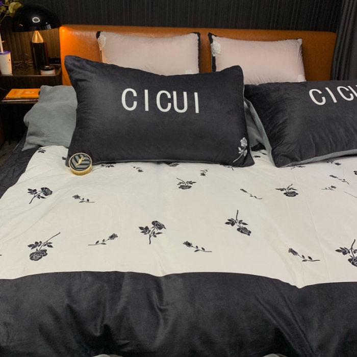 91家纺网 家纺一手货源 找家纺 花沐家居 2023新款活性数码印花牛奶绒四件套-场景1 小古黑花