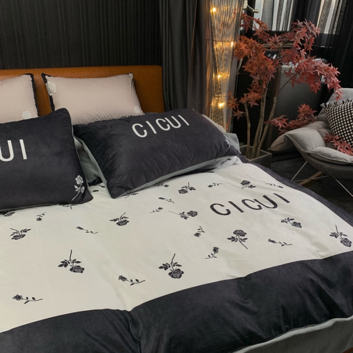 91家纺网 家纺一手货源 找家纺 花沐家居 2023新款活性数码印花牛奶绒四件套-场景1 小古黑花