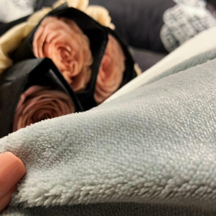 91家纺网 家纺一手货源 找家纺 花沐家居 2023新款活性数码印花牛奶绒四件套-场景1 小黑熊