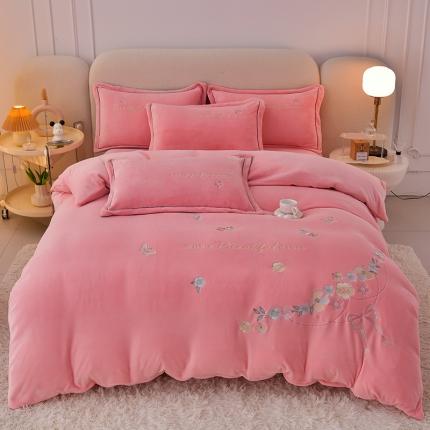 91家纺网 家纺一手货源 找家纺 喜梦缘家纺 2025新款花海系列牛奶绒绣花四件套 花海-樱花粉