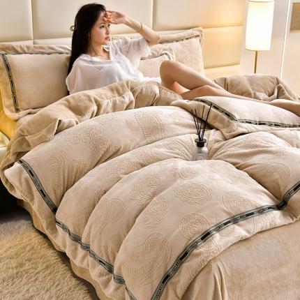 91家纺网 家纺一手货源 找家纺 妮恒美 2023新款牛奶绒雕花压线款四件套 凤尾花-奶咖