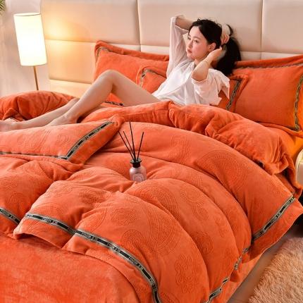 91家纺网 家纺一手货源 找家纺 妮恒美 2023新款牛奶绒雕花压线款四件套 凤尾花-奶油橘