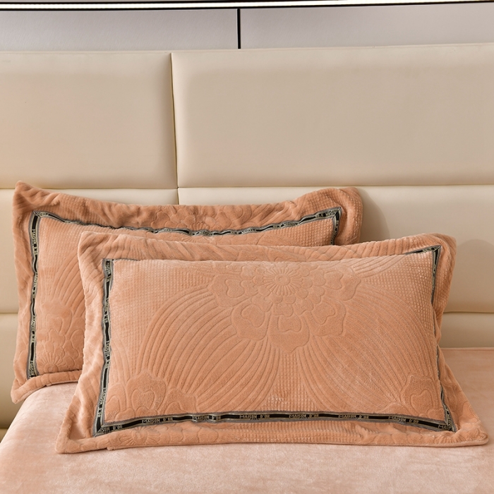 91家纺网 家纺一手货源 找家纺 妮恒美 2023新款牛奶绒雕花压线款四件套 流年-奶咖