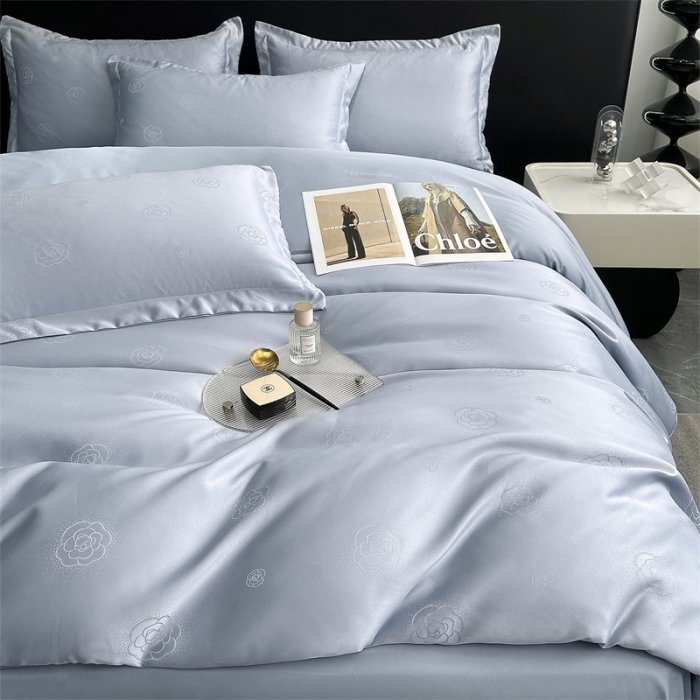 91家纺网 家纺一手货源 找家纺 宅家居 2023新款轻奢高精密贡缎提花臻品真丝四件套 山茶花-淡蓝