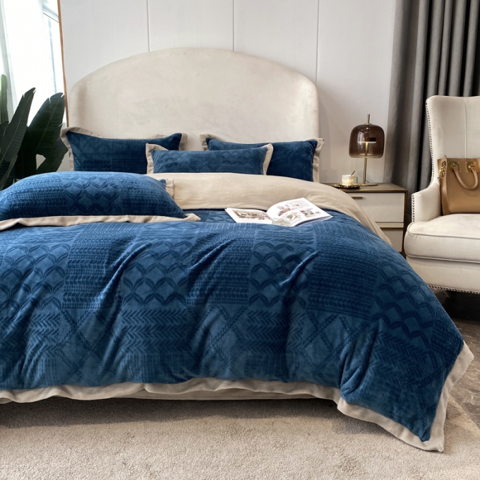 91家纺网 家纺一手货源 找家纺 绒世界 2024秋冬新款唯爱雕花A版260克牛奶绒四件套-实拍款 唯爱-宝蓝