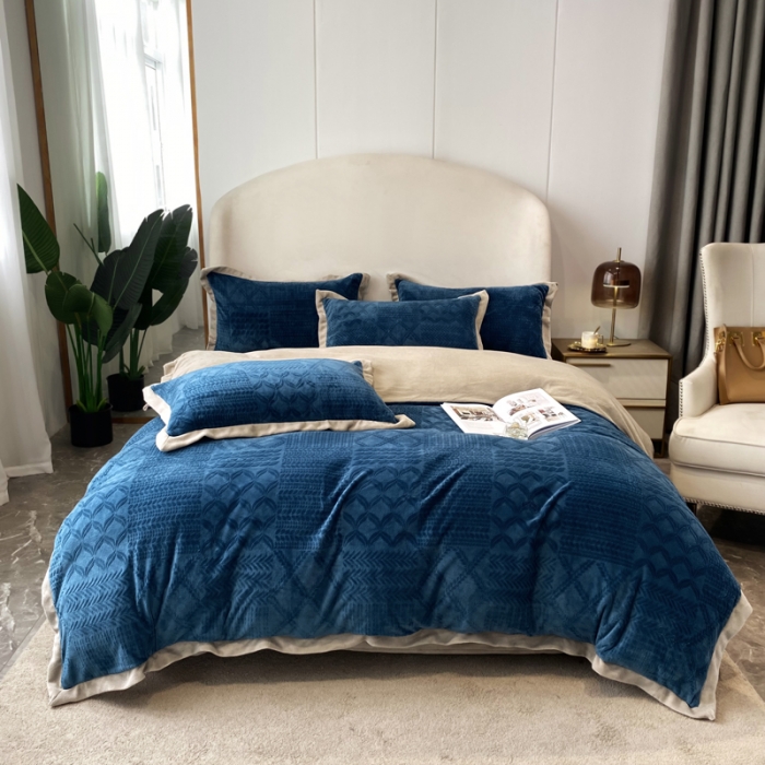 91家纺网 家纺一手货源 找家纺 绒世界 2024秋冬新款唯爱雕花A版260克牛奶绒四件套-实拍款 唯爱-宝蓝