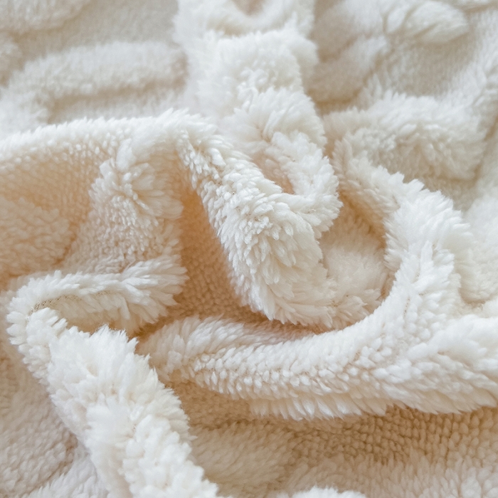 91家纺网 家纺一手货源 找家纺 绒世界 2024秋冬新款加厚塔芙绒简约款牛奶绒四件套 奶白灰