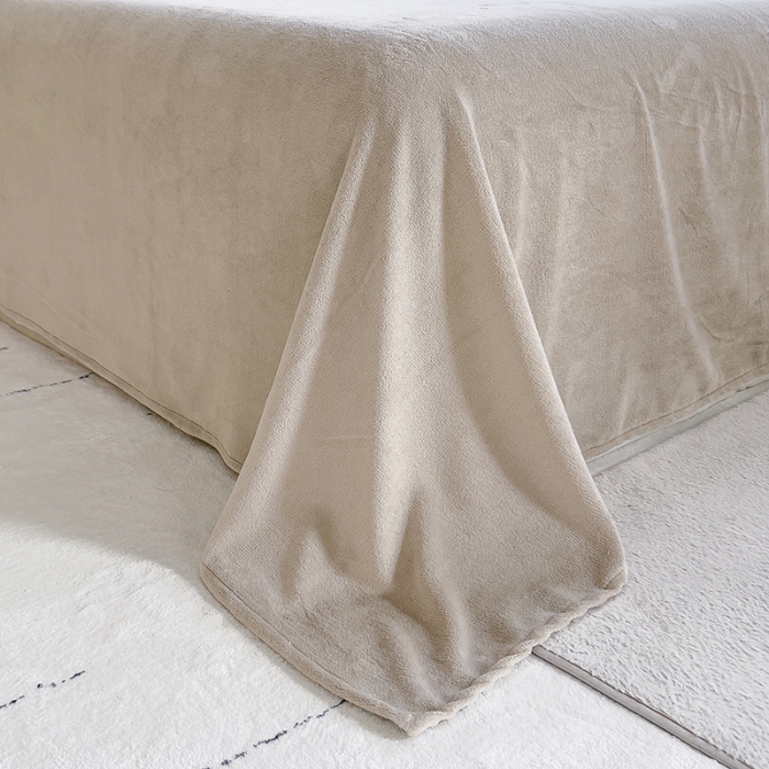 91家纺网 家纺一手货源 找家纺 绒世界 2024秋冬新款加厚塔芙绒简约款牛奶绒四件套 奶白灰