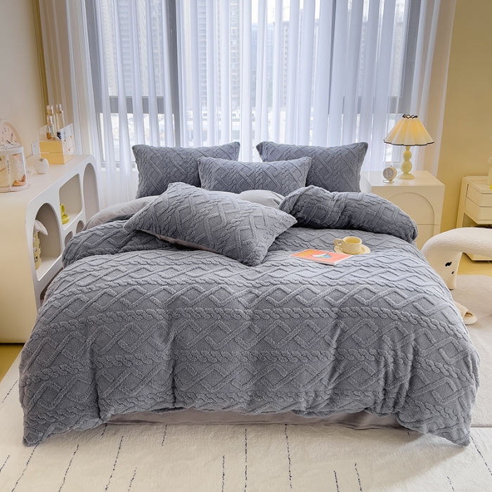 91家纺网 家纺一手货源 找家纺 绒世界 2024秋冬新款加厚塔芙绒简约款牛奶绒四件套 浅灰