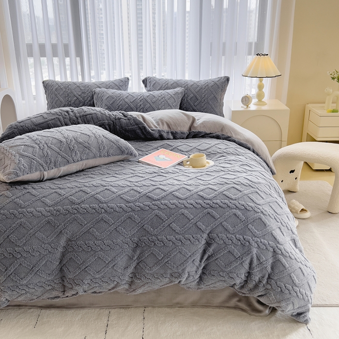 91家纺网 家纺一手货源 找家纺 绒世界 2024秋冬新款加厚塔芙绒简约款牛奶绒四件套 浅灰