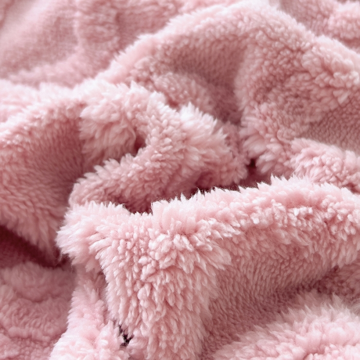 91家纺网 家纺一手货源 找家纺 绒世界 2024秋冬新款加厚塔芙绒简约款牛奶绒四件套 甜粉