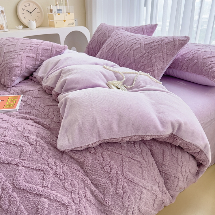 91家纺网 家纺一手货源 找家纺 绒世界 2024秋冬新款加厚塔芙绒简约款牛奶绒四件套 紫色