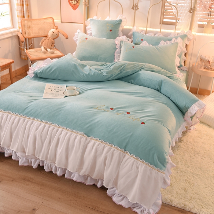 91家纺网 家纺一手货源 找家纺 绒世界 2024新款公主风倾城牛奶绒四件套 倾城-慕蓝