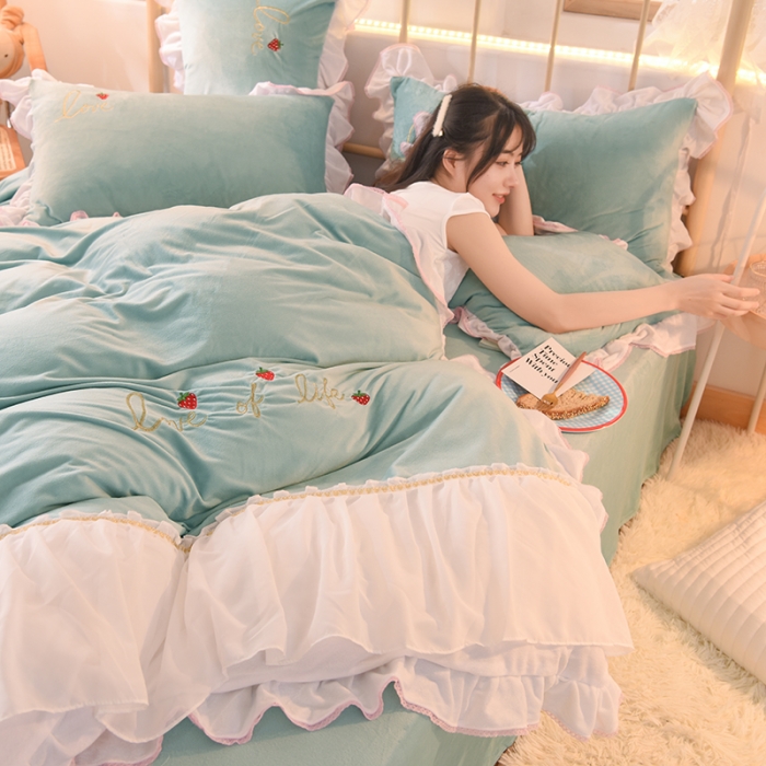 91家纺网 家纺一手货源 找家纺 绒世界 2024新款公主风倾城牛奶绒四件套 倾城-慕蓝