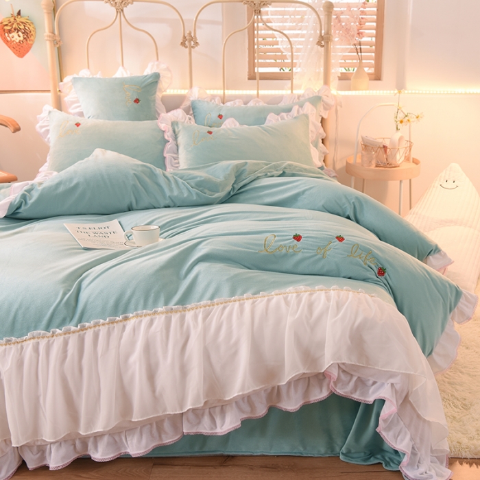 91家纺网 家纺一手货源 找家纺 绒世界 2024新款公主风倾城牛奶绒四件套 倾城-慕蓝