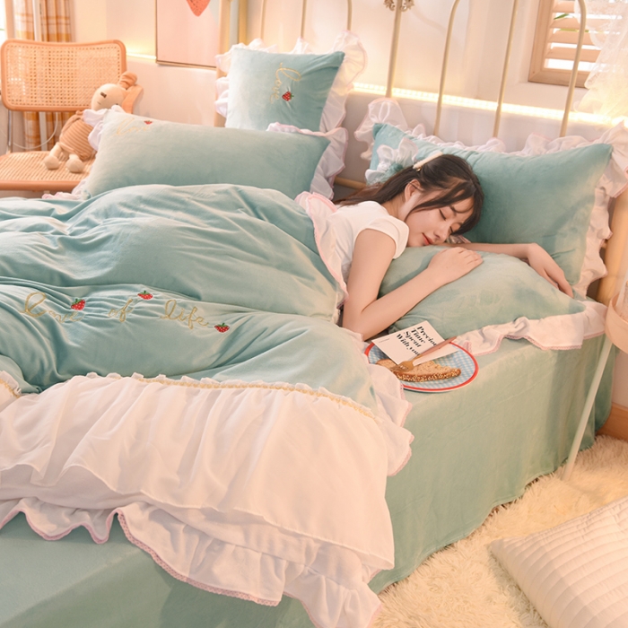 91家纺网 家纺一手货源 找家纺 绒世界 2024新款公主风倾城牛奶绒四件套 倾城-慕蓝