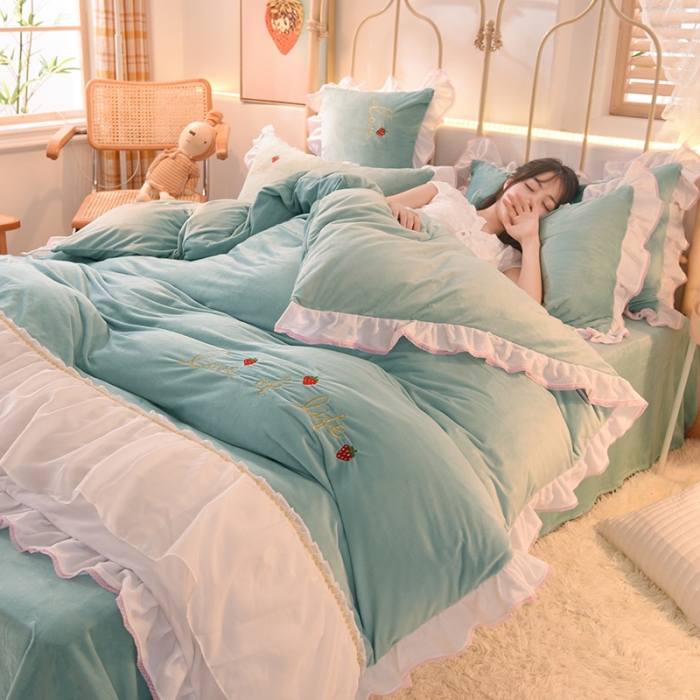 91家纺网 家纺一手货源 找家纺 绒世界 2024新款公主风倾城牛奶绒四件套 倾城-慕蓝