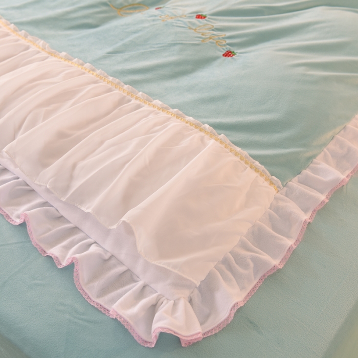 91家纺网 家纺一手货源 找家纺 绒世界 2024新款公主风倾城牛奶绒四件套 倾城-慕蓝