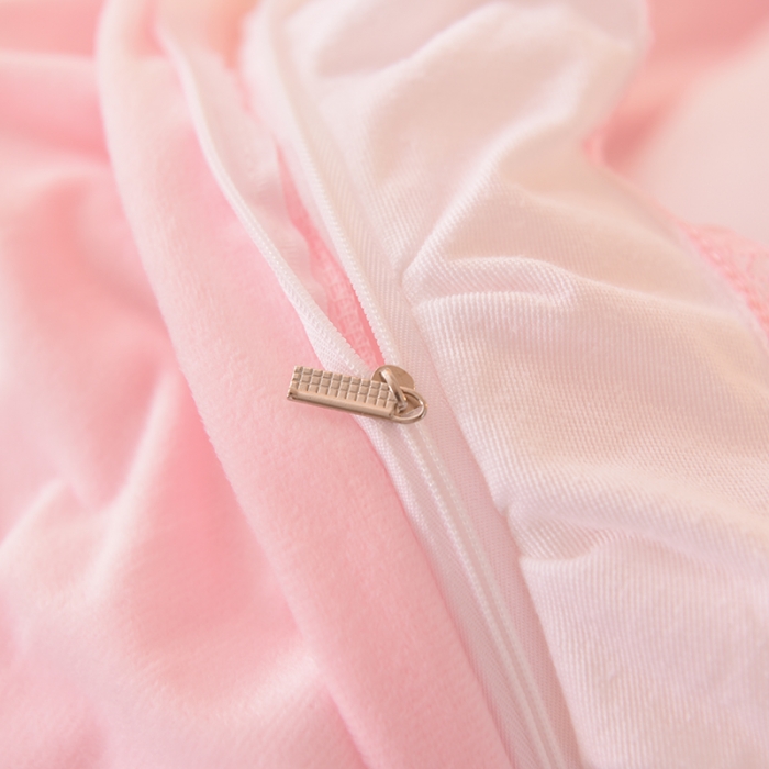 91家纺网 家纺一手货源 找家纺 绒世界 2024新款公主风倾城牛奶绒四件套 倾城-浅粉