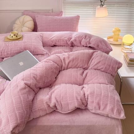 91家纺网 家纺一手货源 找家纺 （总）绒世界 2024新款A版320克兔兔绒牛奶绒简约四件套