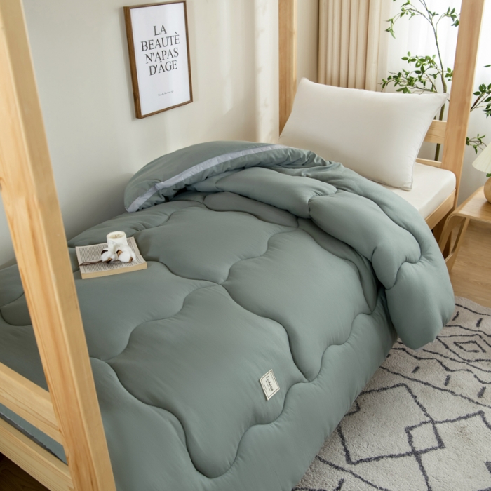 91家纺网 家纺一手货源 找家纺 畅销 2025款水洗棉立体冬被学生上下铺 大地绿