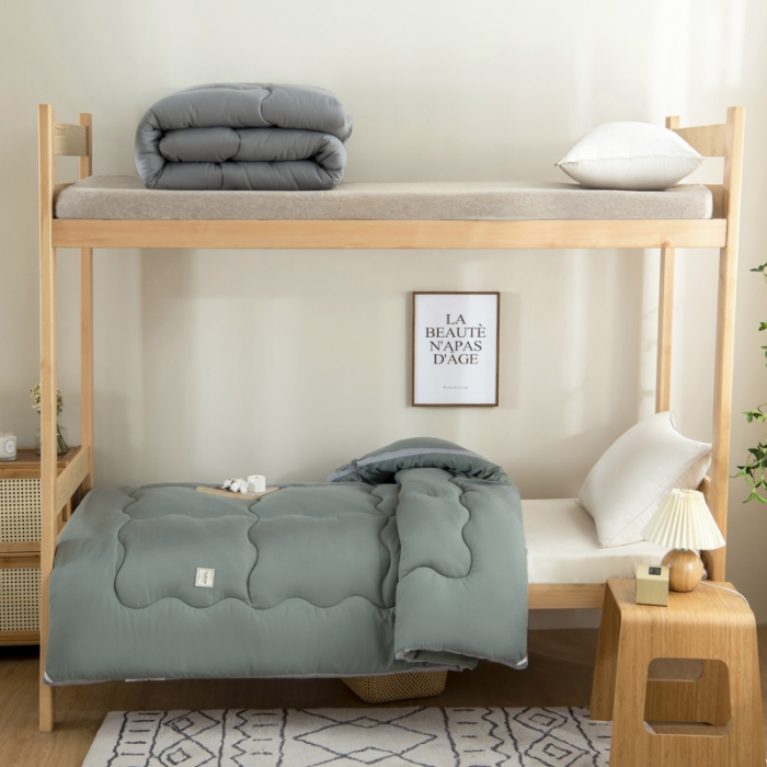 91家纺网 家纺一手货源 找家纺 畅销 2025款水洗棉立体冬被学生上下铺 大地绿