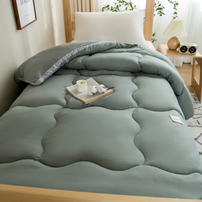 91家纺网 家纺一手货源 找家纺 畅销 2025款水洗棉立体冬被学生上下铺 大地绿