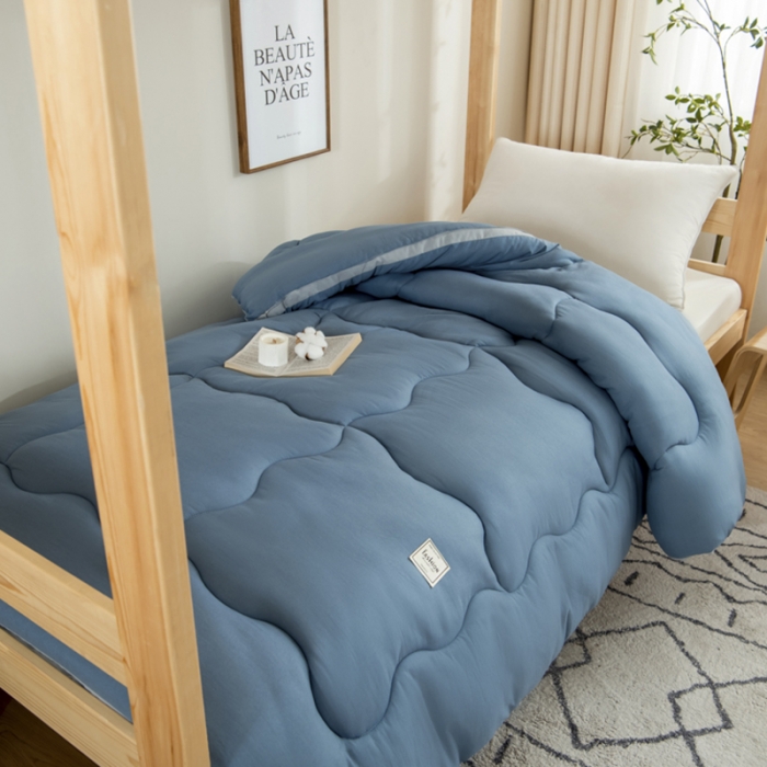 91家纺网 家纺一手货源 找家纺 畅销 2025款水洗棉立体冬被学生上下铺 轻奢蓝