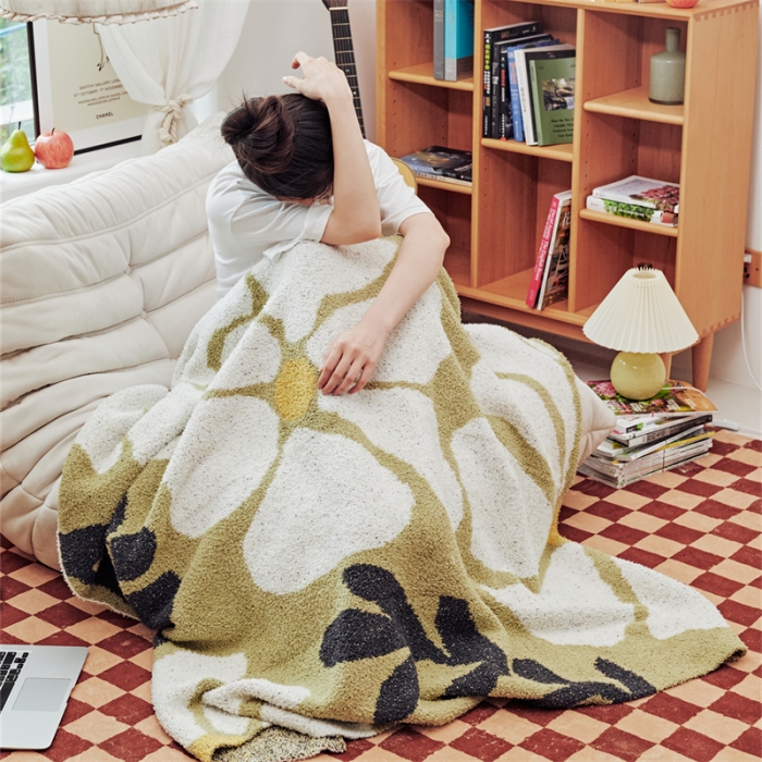 91家纺网 家纺一手货源 找家纺 暖绵绵家纺 2025新款花琦系列半边绒办公室午睡毯休闲毯 绿色