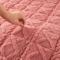 91家纺网 家纺一手货源 找家纺 柔品 2023新款A类玉米绒床护垫床垫床褥子 豆沙红