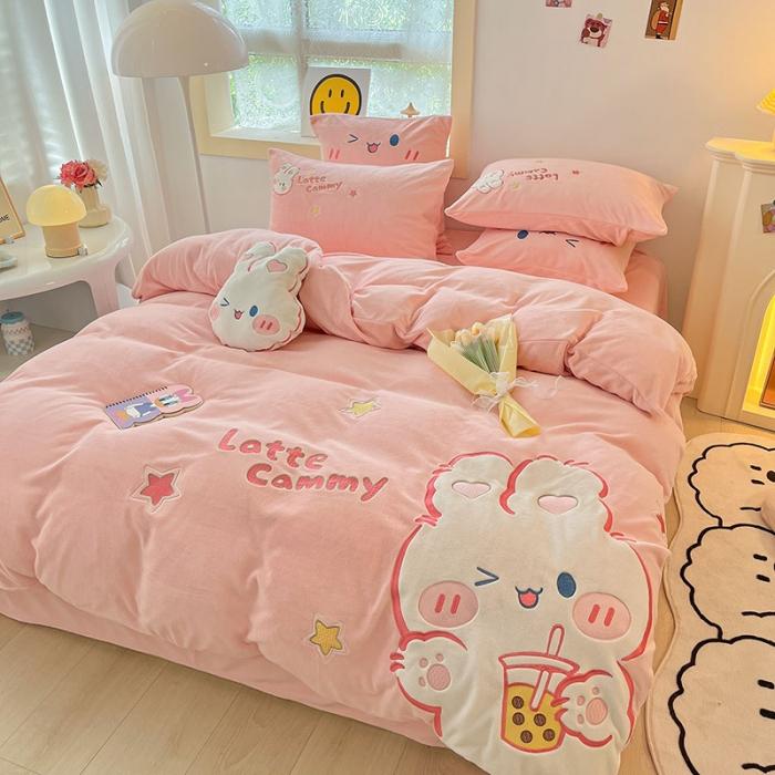 91家纺网 家纺一手货源 找家纺 绒梦里 230g牛奶绒贴布绣花四件套加厚绒四件套儿童卡通三件套保暖套件