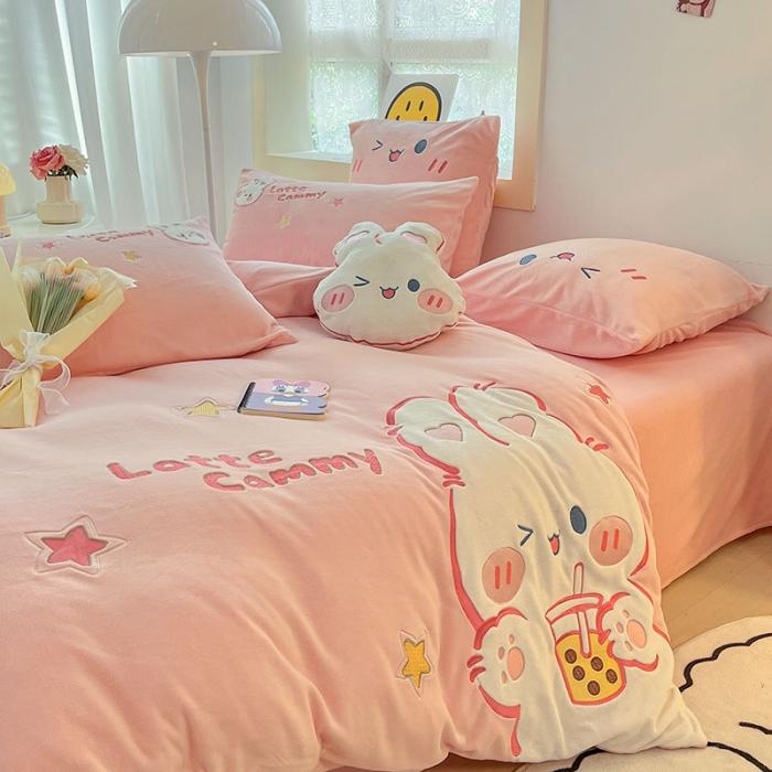 91家纺网 家纺一手货源 找家纺 绒梦里 230g牛奶绒贴布绣花四件套加厚绒四件套儿童卡通三件套保暖套件