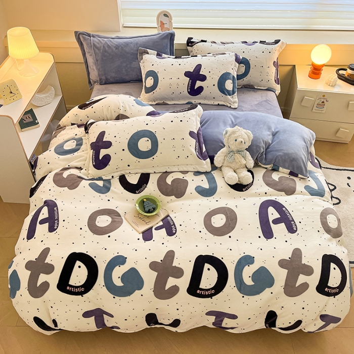 91家纺网 家纺一手货源 找家纺 金丝鸟家纺 2023新款220g全消光简约款牛奶绒四件套 奇幻字母