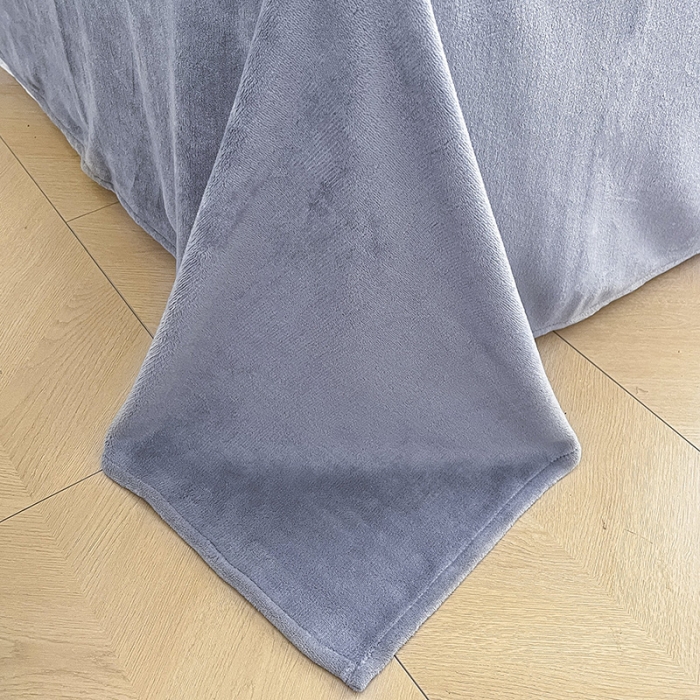 91家纺网 家纺一手货源 找家纺 金丝鸟家纺 2023新款220g全消光简约款牛奶绒四件套 奇幻字母