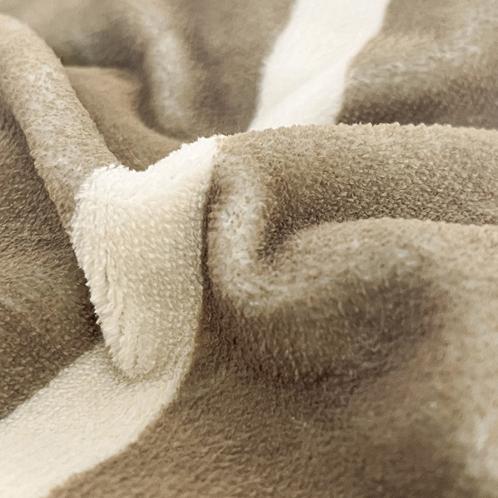 91家纺网 家纺一手货源 找家纺 金丝鸟家纺 2023新款220g全消光简约款牛奶绒四件套 条纹猫咖