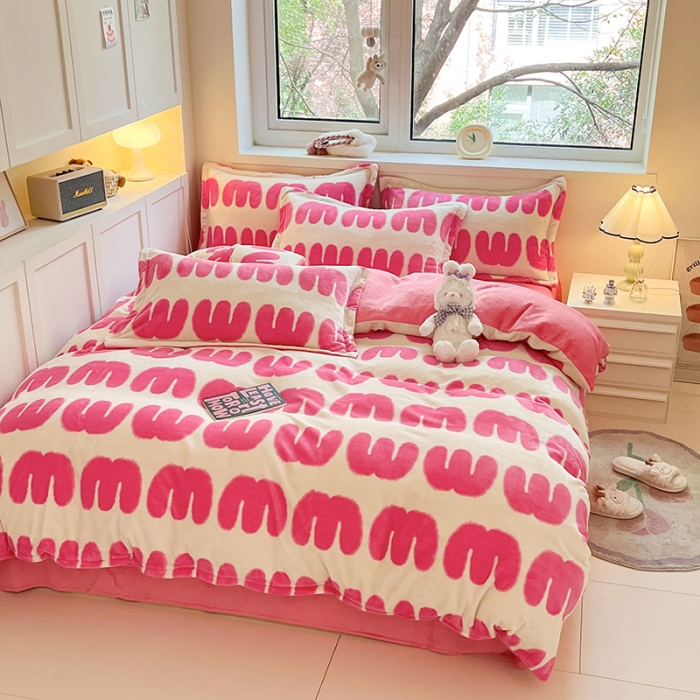 91家纺网 家纺一手货源 找家纺 金丝鸟家纺 2023新款220g全消光印花款牛奶绒四件套 多巴胺m