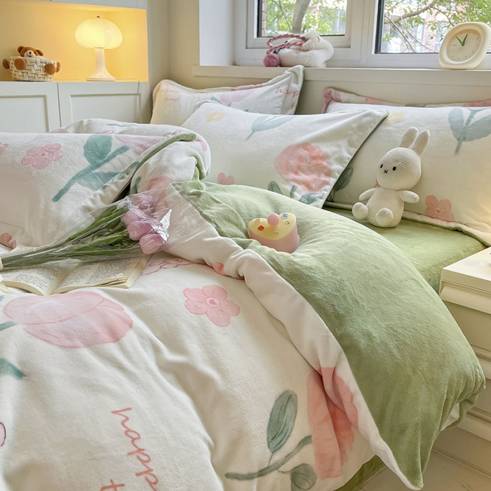 91家纺网 家纺一手货源 找家纺 金丝鸟家纺 2023新款220g全消光印花款牛奶绒四件套 粉色兔