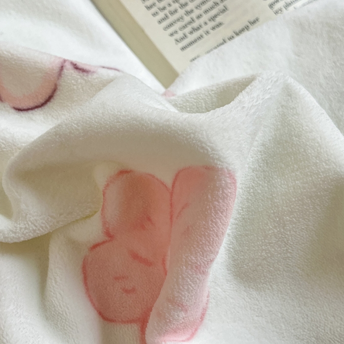 91家纺网 家纺一手货源 找家纺 金丝鸟家纺 2023新款220g全消光印花款牛奶绒四件套 粉色兔