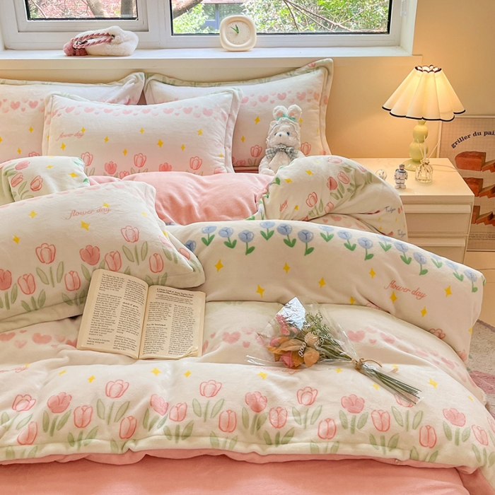 91家纺网 家纺一手货源 找家纺 金丝鸟家纺 2023新款220g全消光印花款牛奶绒四件套 花坪