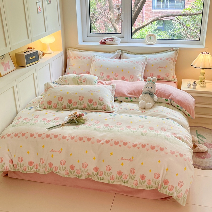 91家纺网 家纺一手货源 找家纺 金丝鸟家纺 2023新款220g全消光印花款牛奶绒四件套 花坪