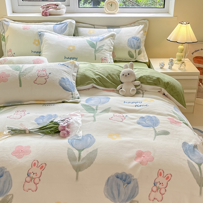 91家纺网 家纺一手货源 找家纺 金丝鸟家纺 2023新款220g全消光印花款牛奶绒四件套 蓝色兔