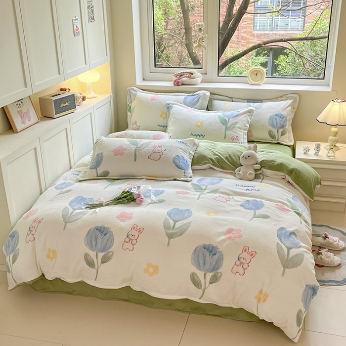 91家纺网 家纺一手货源 找家纺 金丝鸟家纺 2023新款220g全消光印花款牛奶绒四件套 蓝色兔