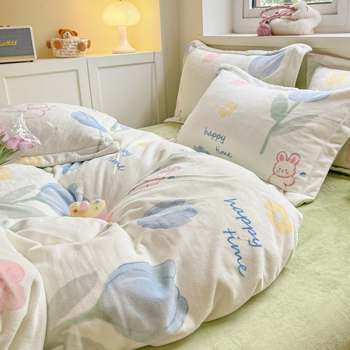 91家纺网 家纺一手货源 找家纺 金丝鸟家纺 2023新款220g全消光印花款牛奶绒四件套 蓝色兔