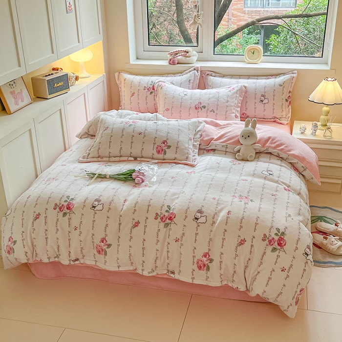 91家纺网 家纺一手货源 找家纺 金丝鸟家纺 2023新款220g全消光印花款牛奶绒四件套 罗纹小兔