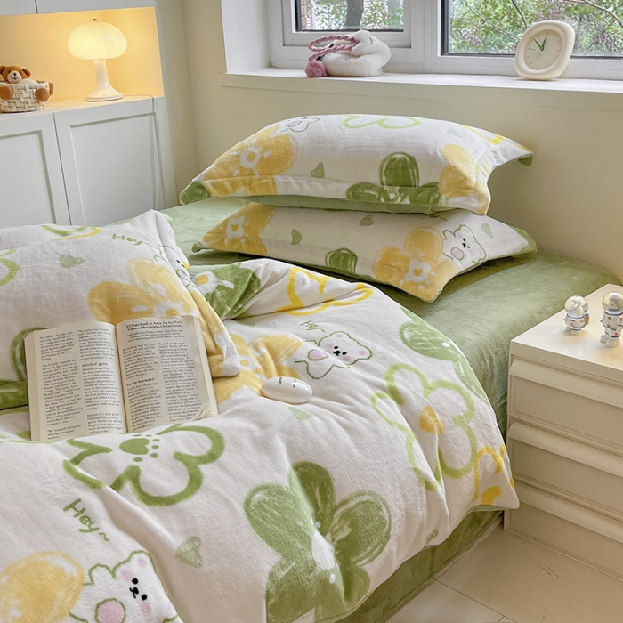 91家纺网 家纺一手货源 找家纺 金丝鸟家纺 2023新款220g全消光印花款牛奶绒四件套 清新小可爱