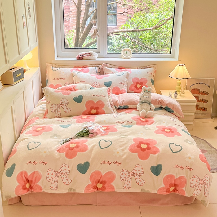 91家纺网 家纺一手货源 找家纺 金丝鸟家纺 2023新款220g全消光印花款牛奶绒四件套 日光