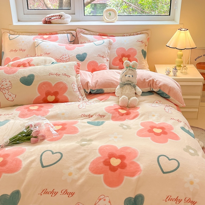 91家纺网 家纺一手货源 找家纺 金丝鸟家纺 2023新款220g全消光印花款牛奶绒四件套 日光